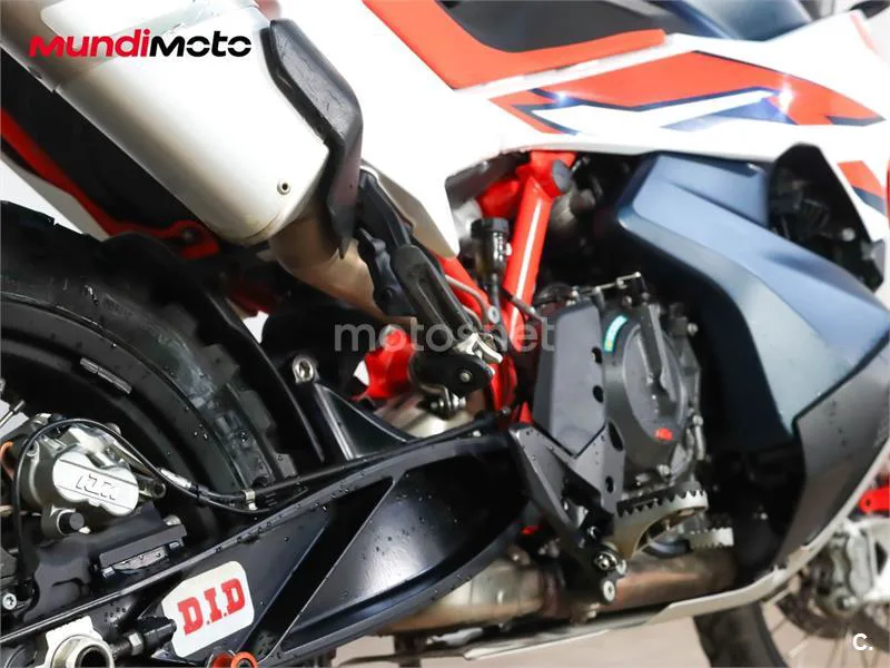 KTM 890 – Vista 4