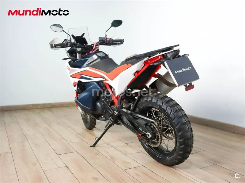 KTM 890 – Vista 8