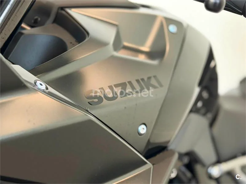 Suzuki GSX-8R – Vista 11