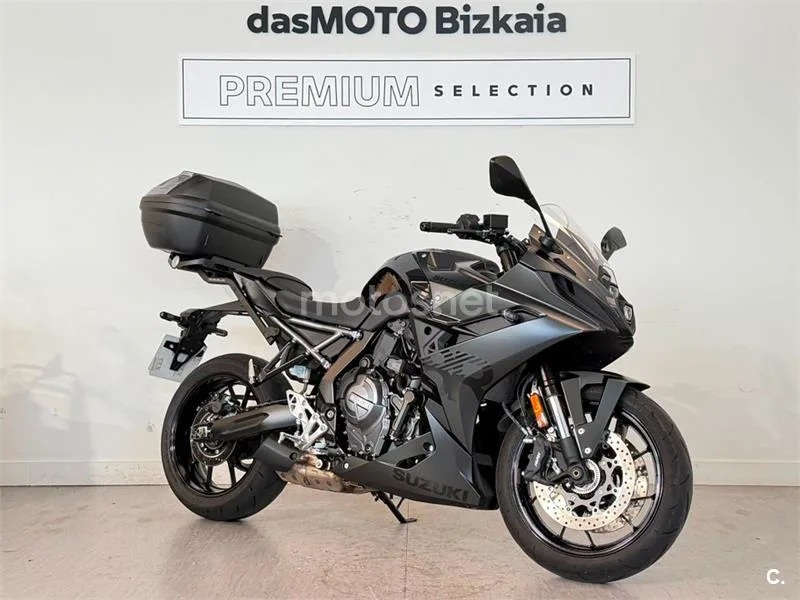 Suzuki GSX-8R – Vista 14
