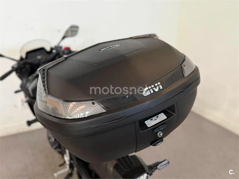 Suzuki GSX-8R – Vista 8