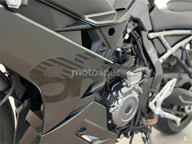 Suzuki GSX-8R – Vista 9