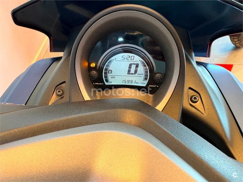 Yamaha NMAX – Vista 4