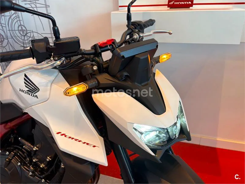 Honda CB 750 Hornet – Vista 3