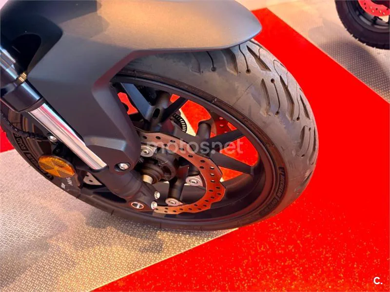 Honda CB 750 Hornet – Vista 5
