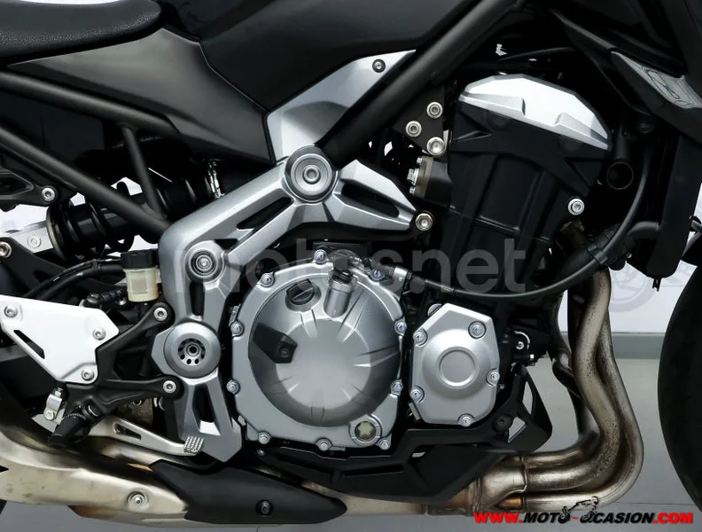 Kawasaki Z900 – Vista 5