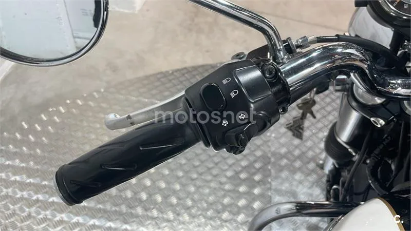 Triumph Bonneville T100 – Vista 11