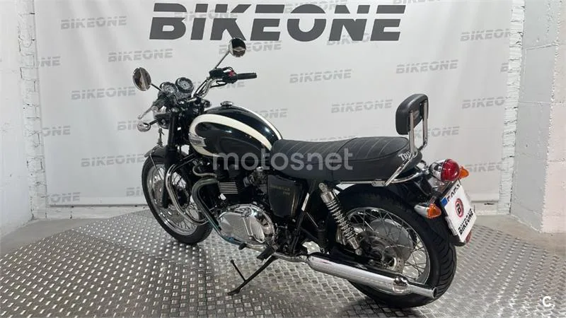 Triumph Bonneville T100 – Vista 7
