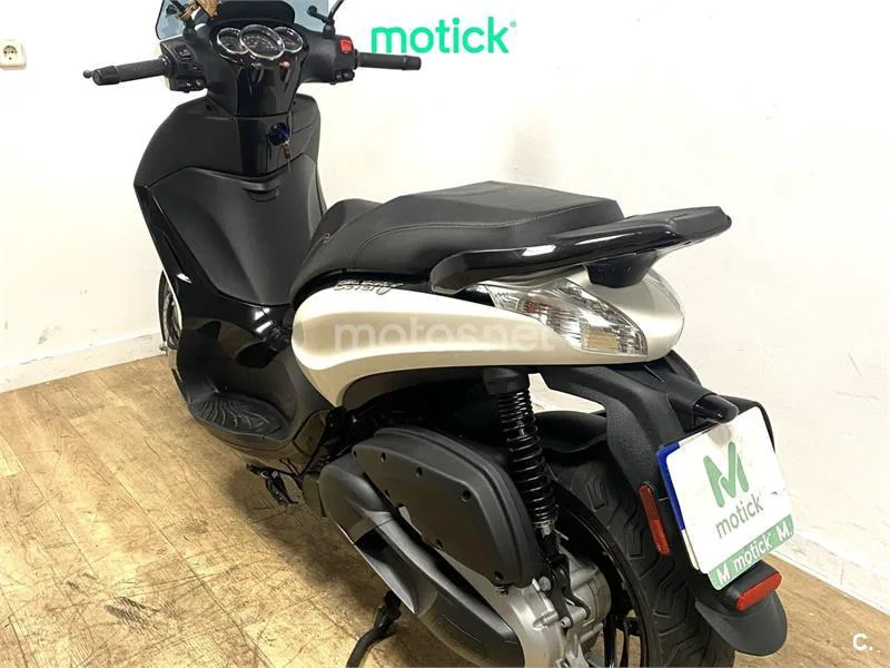 Piaggio Beverly – Vista 12
