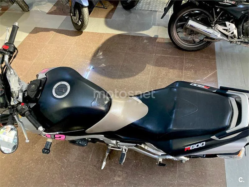 Suzuki GSR 600 – Vista 13