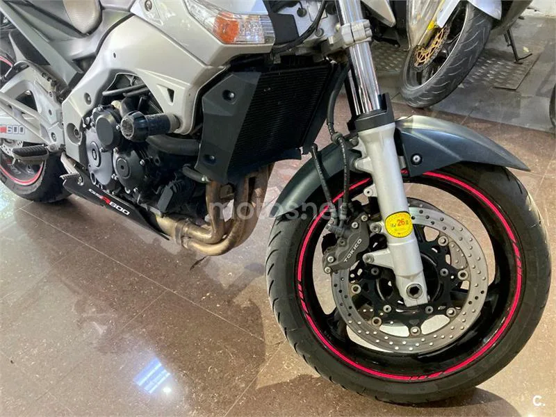 Suzuki GSR 600 – Vista 14