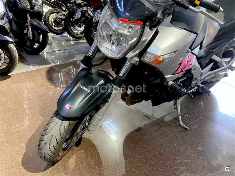 Suzuki GSR 600 – Vista 15