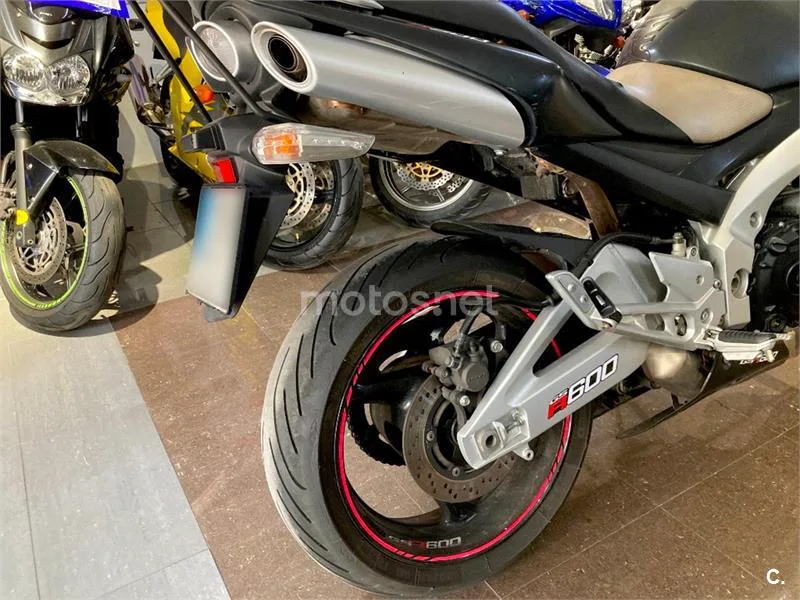 Suzuki GSR 600 – Vista 17