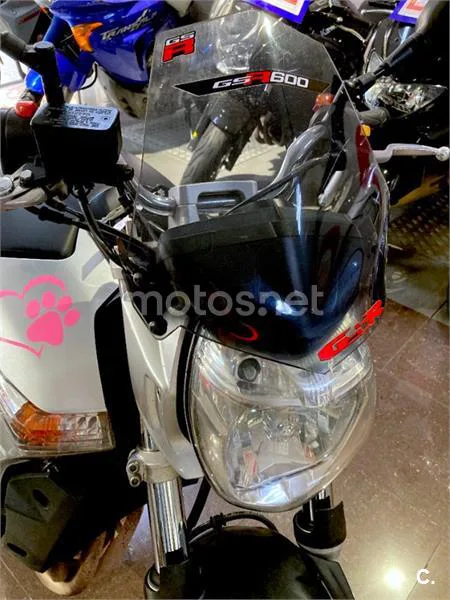 Suzuki GSR 600 – Vista 20