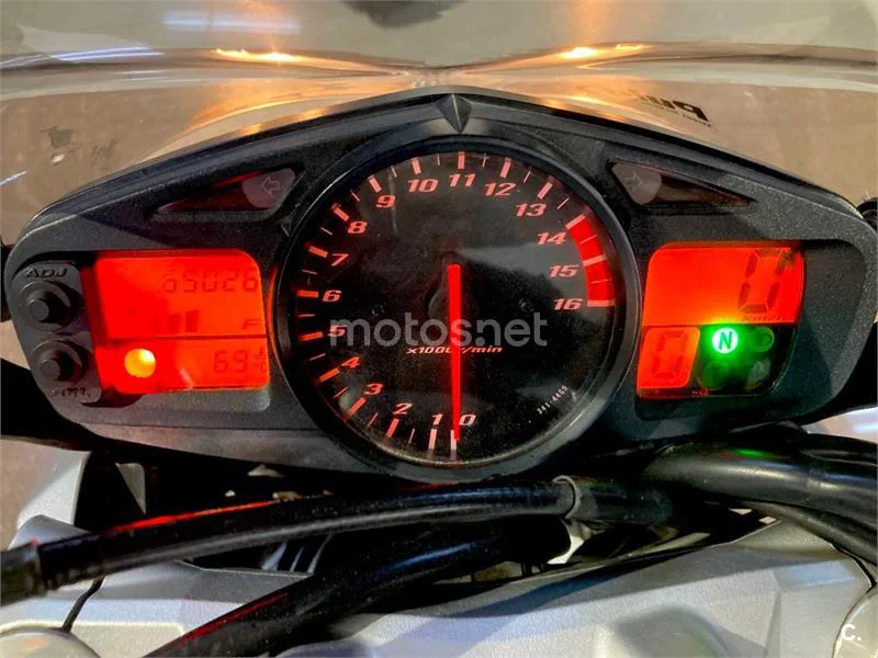Suzuki GSR 600 – Vista 10