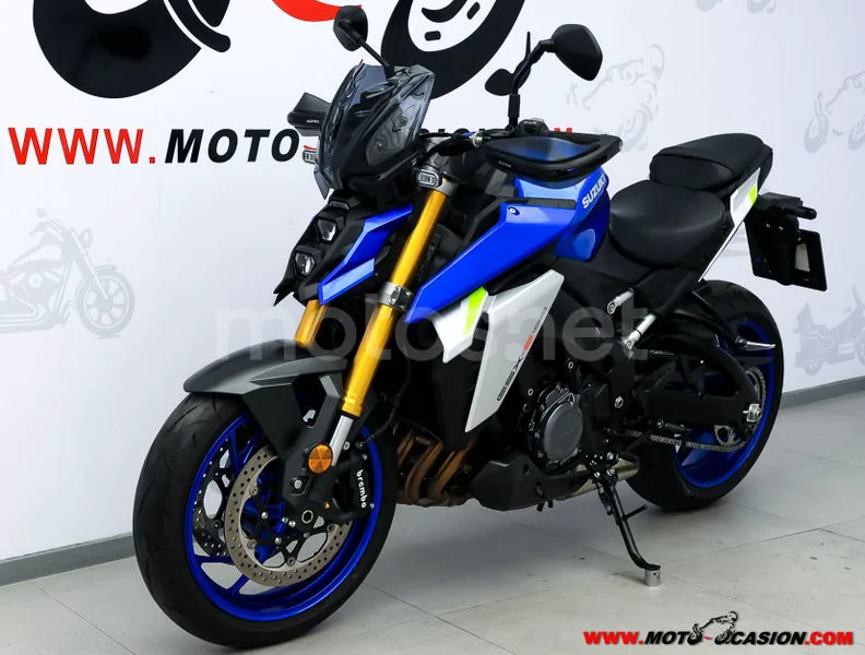 Suzuki GSX-S – Vista 8