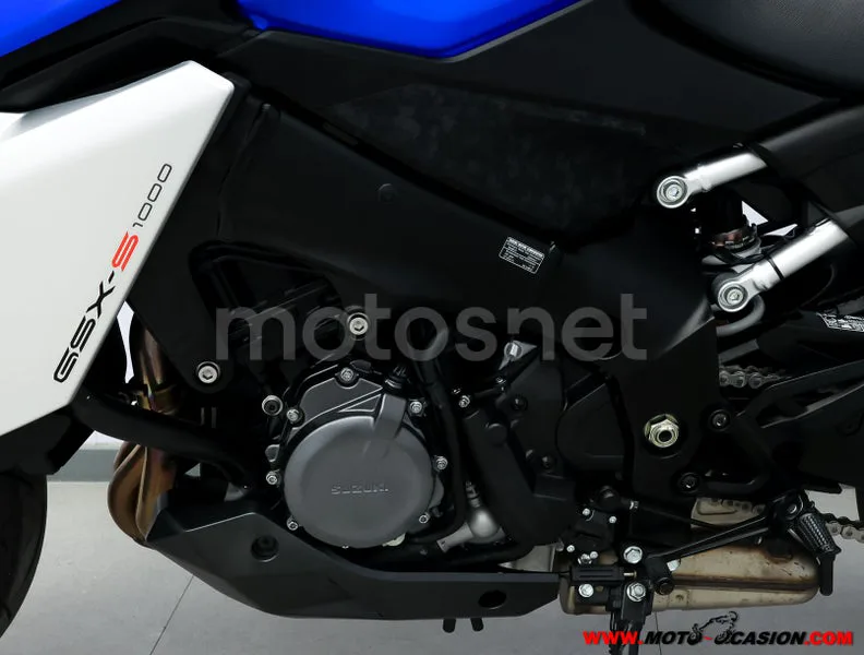 Suzuki GSX-S – Vista 10