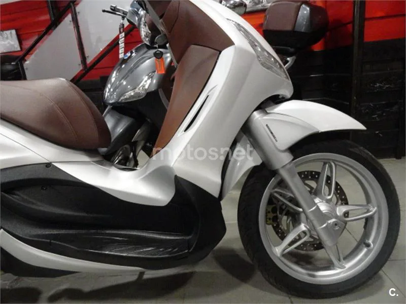 Piaggio Beverly – Vista 3