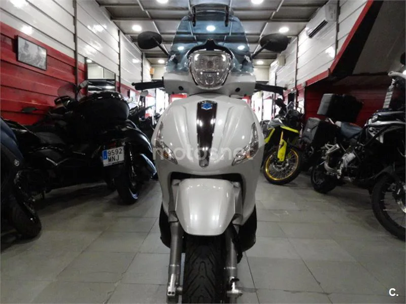 Piaggio Beverly – Vista 4