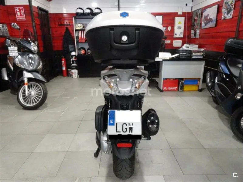 Piaggio Beverly – Vista 7