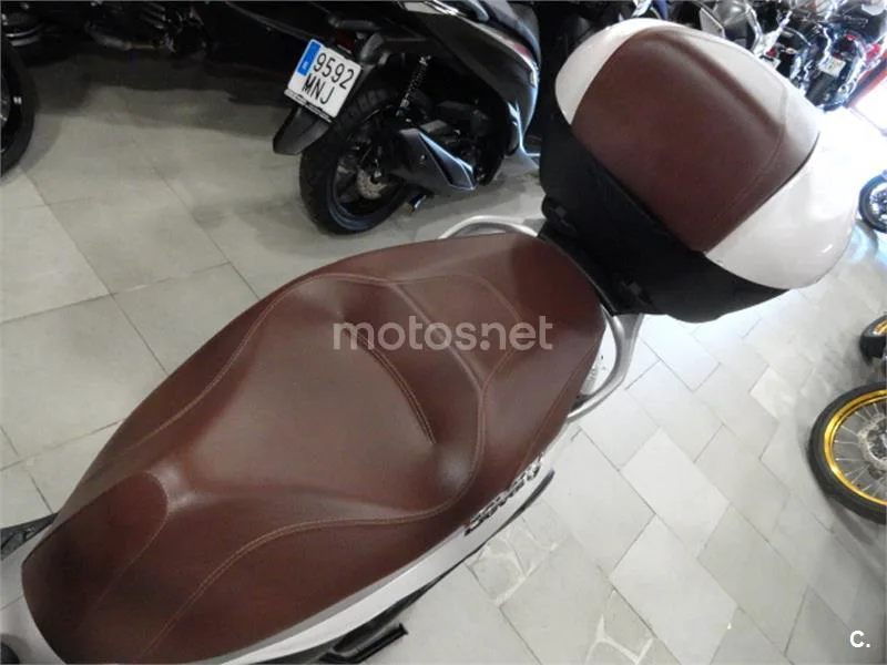 Piaggio Beverly – Vista 8