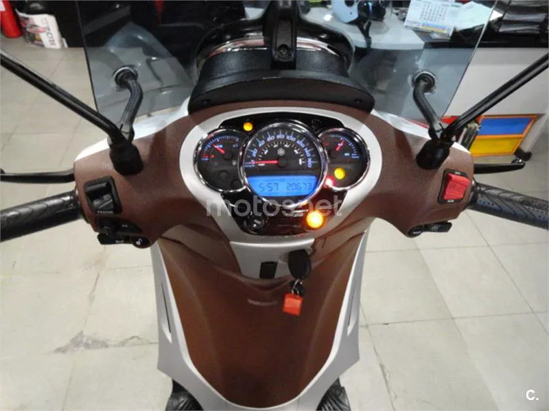 Piaggio Beverly – Vista 9