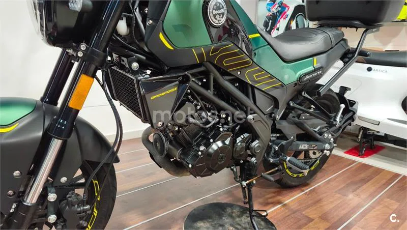 Benelli Leoncino 125 – Vista 25