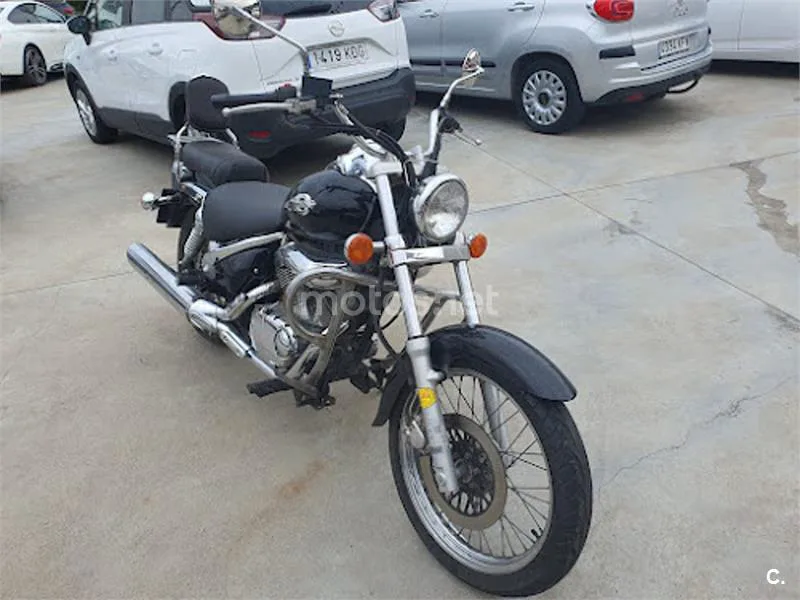 Suzuki Intruder 250 – Vista 10