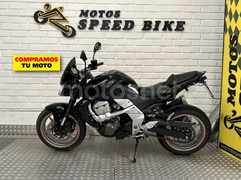 Kawasaki Z750 – Vista 9