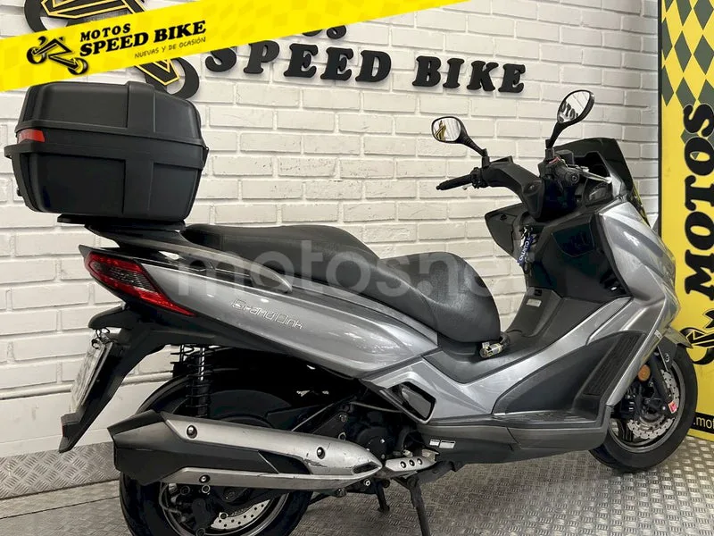 Kymco Grand Dink 300 – Vista 3