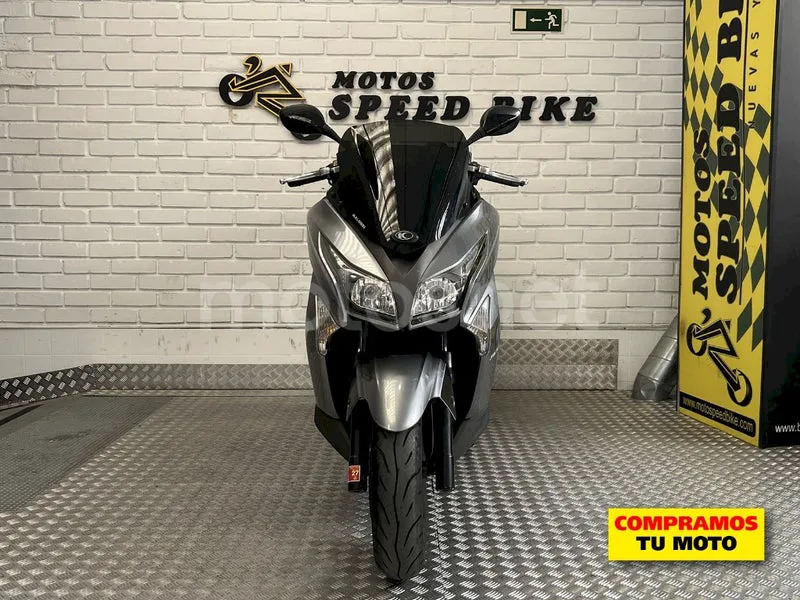 Kymco Grand Dink 300 – Vista 4