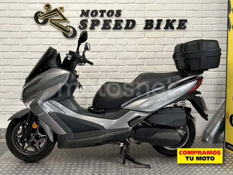 Kymco Grand Dink 300 – Vista 8