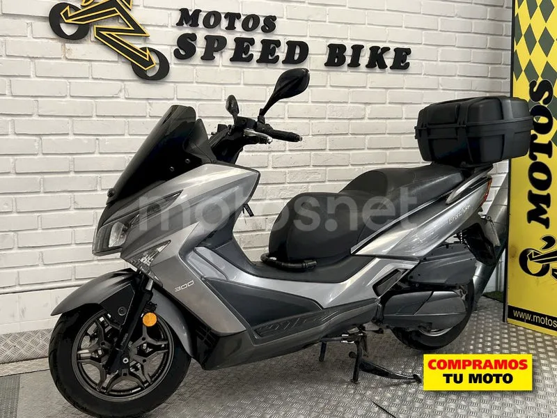 Kymco Grand Dink 300 – Vista 10