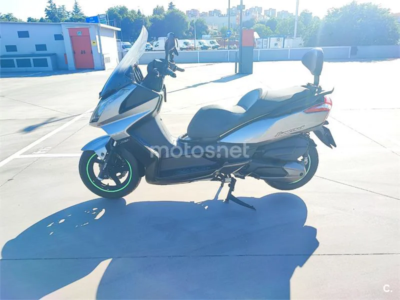 Kymco Super Dink 300 – Vista 7