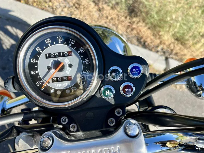 Triumph Bonneville T100 – Vista 4