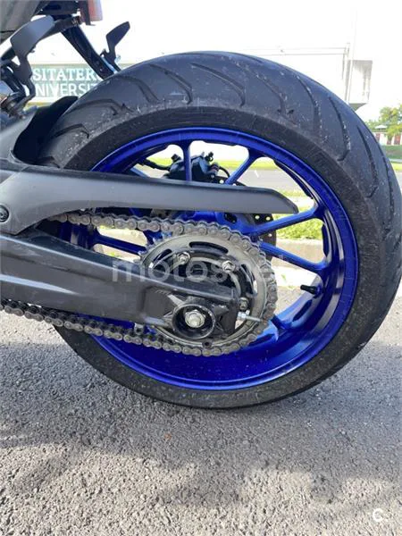 Yamaha R7 – Vista 9