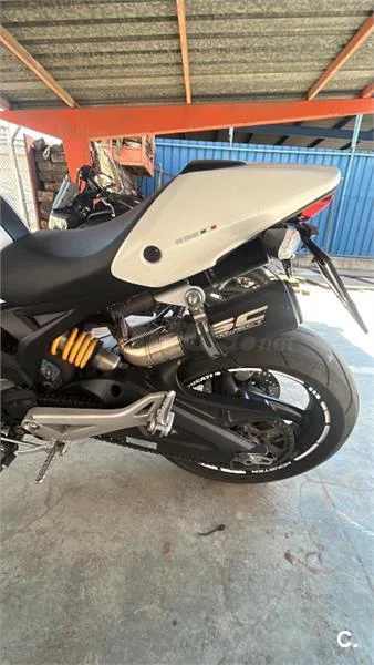 Ducati Monster 696 – Vista 3