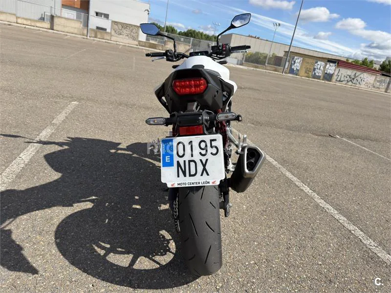 Honda CB 750 Hornet – Vista 4