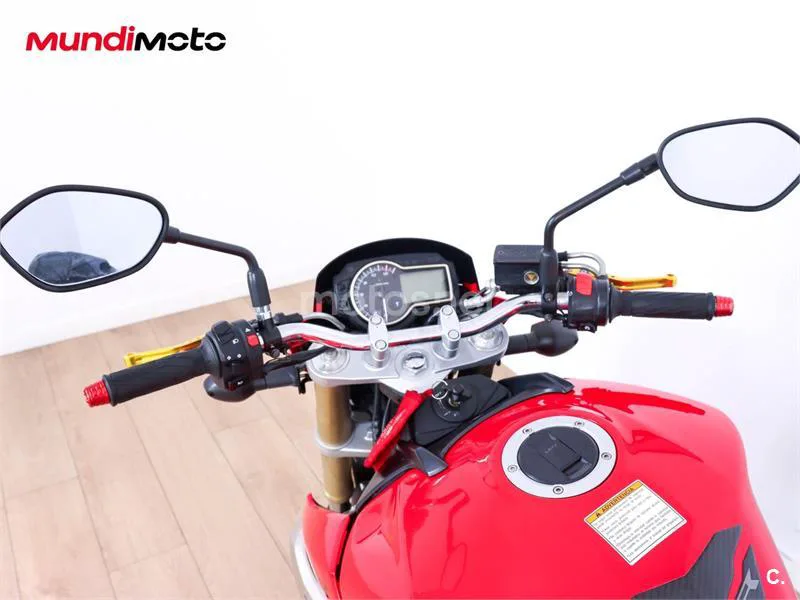 Suzuki GSR 750 – Vista 11