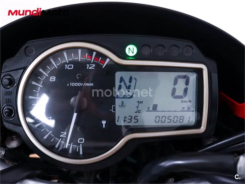 Suzuki GSR 750 – Vista 12