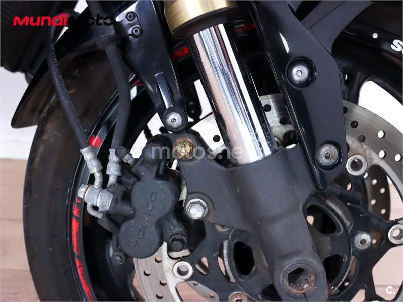Suzuki GSR 750 – Vista 15