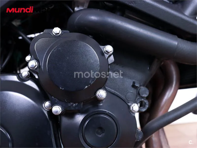 Suzuki GSR 750 – Vista 17