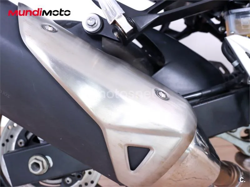 Suzuki GSR 750 – Vista 18