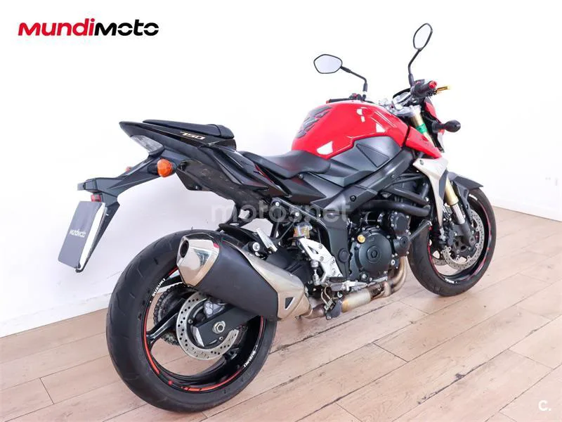 Suzuki GSR 750 – Vista 3