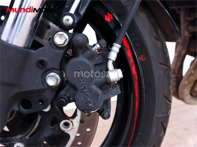 Suzuki GSR 750 – Vista 21