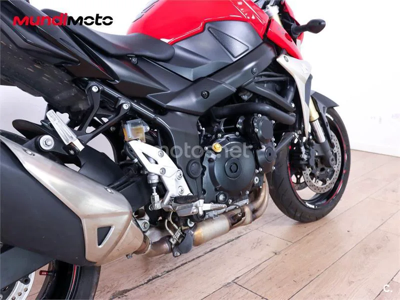 Suzuki GSR 750 – Vista 4