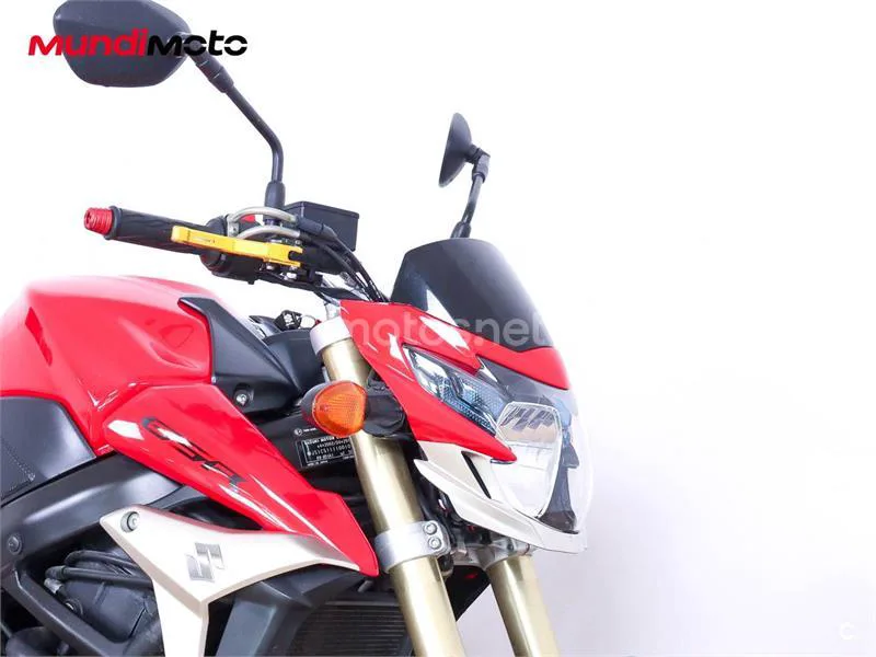 Suzuki GSR 750 – Vista 5