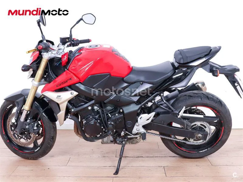 Suzuki GSR 750 – Vista 6