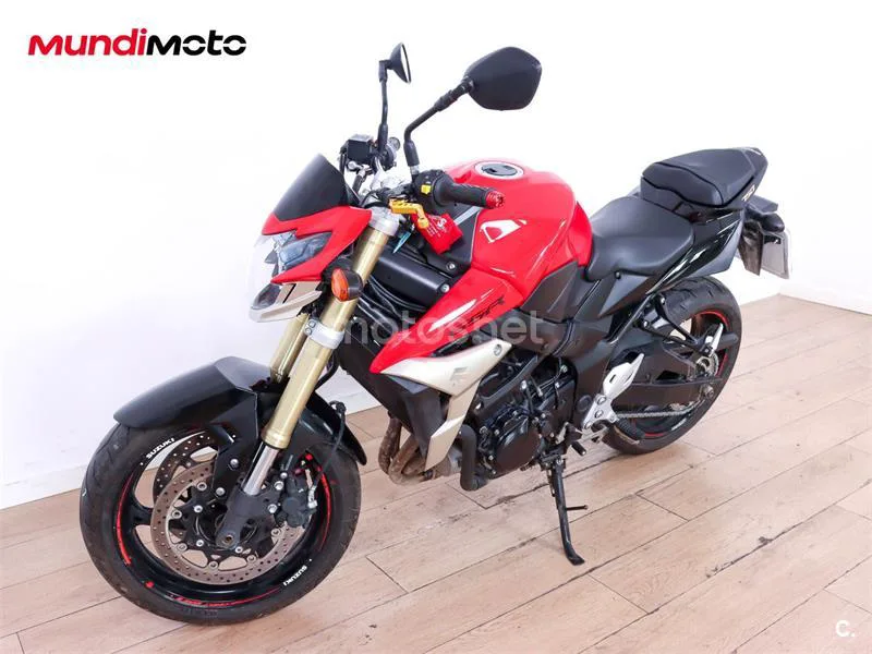 Suzuki GSR 750 – Vista 7
