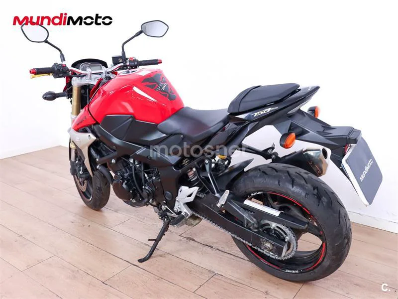Suzuki GSR 750 – Vista 8